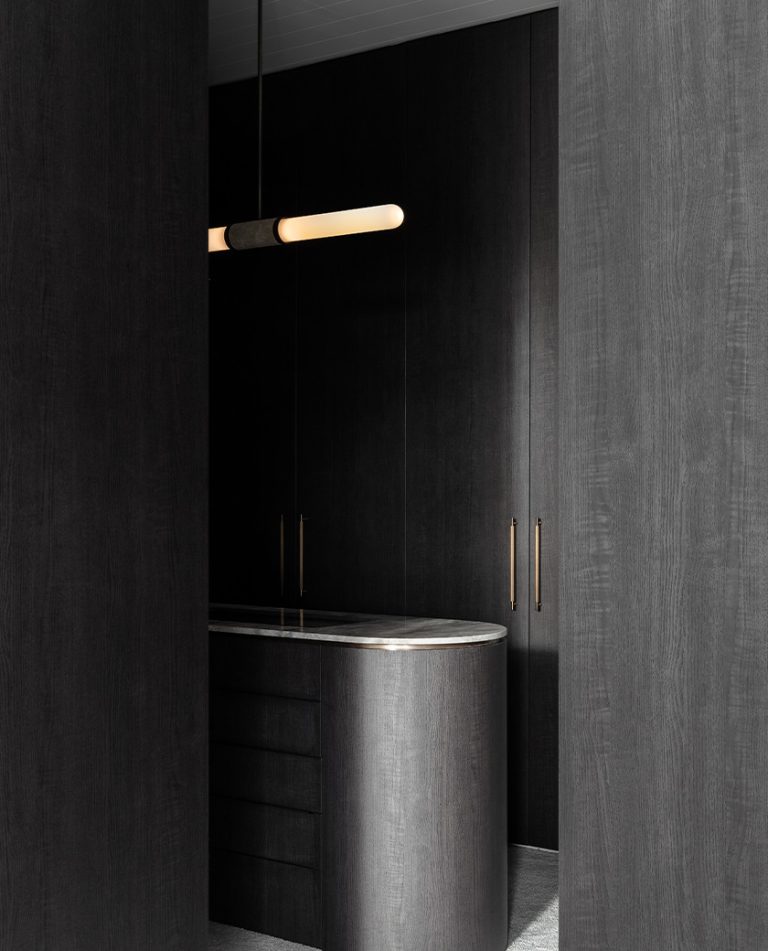 Articolo Studios Luxury Lighting Scandal Long pendant in Wal in Robe