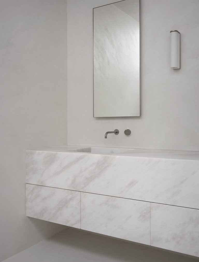 Articolo Studios Luxury Lighting Slim Large Wall Sconce in the Bathroom of the King's Residence by King Architecture