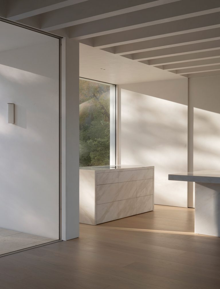 Articolo Studios Luxury Lighting Exterior Slim Wall Sconce in King Resdience by King Architecture